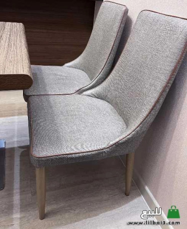 table-with-4-chairs-big-1