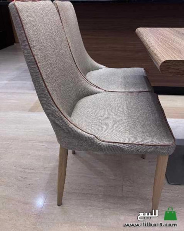 table-with-4-chairs-big-3