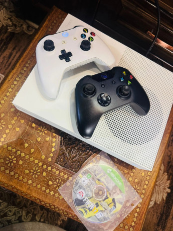 xbox-one-s-aks-boks-on-as-big-2