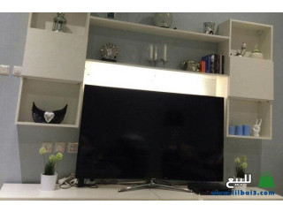 طاولة تلفزيون رائعة وجديدة