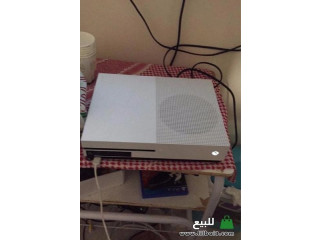 اكس بوكس ون S مستخدم